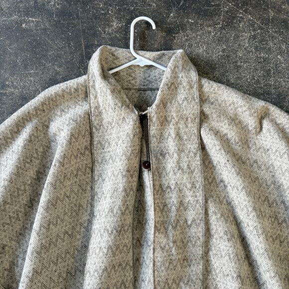 Confecciones Artilana Wool Button Front Cape Womens Tan Woven Poncho - Picture 2 of 6